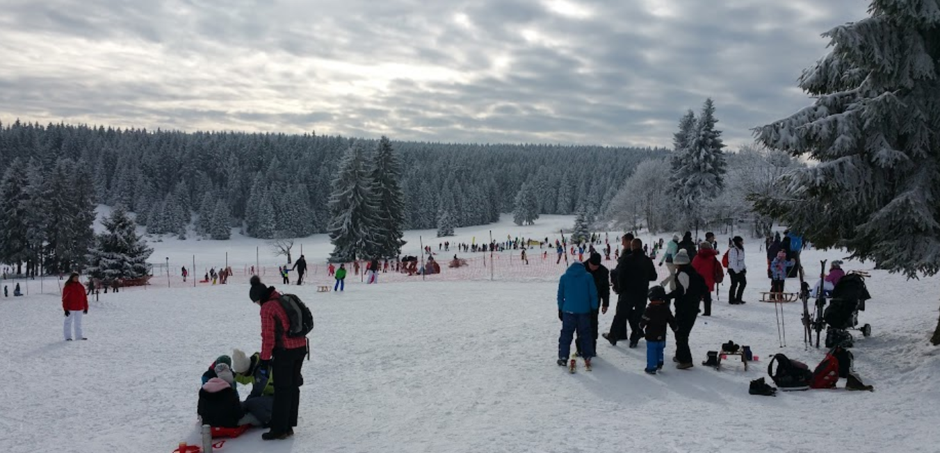 Familienfreundliches Snowtubing am Skilift Oberhof